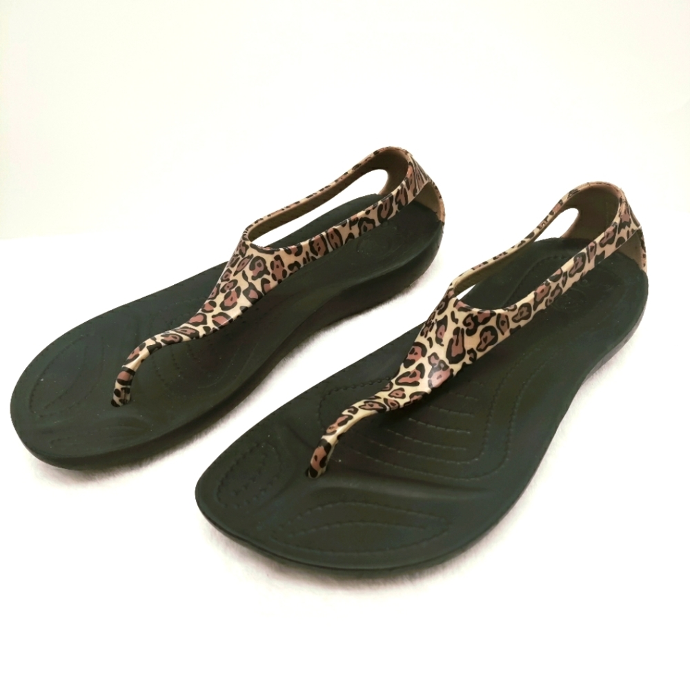 Crocs Sexi Leopard Print T Strap Flip Flop Thong Sandals Women's Size 7